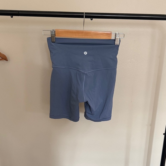 lululemon athletica Women's Slate Blue Bike Shorts - Picture 2 of 2